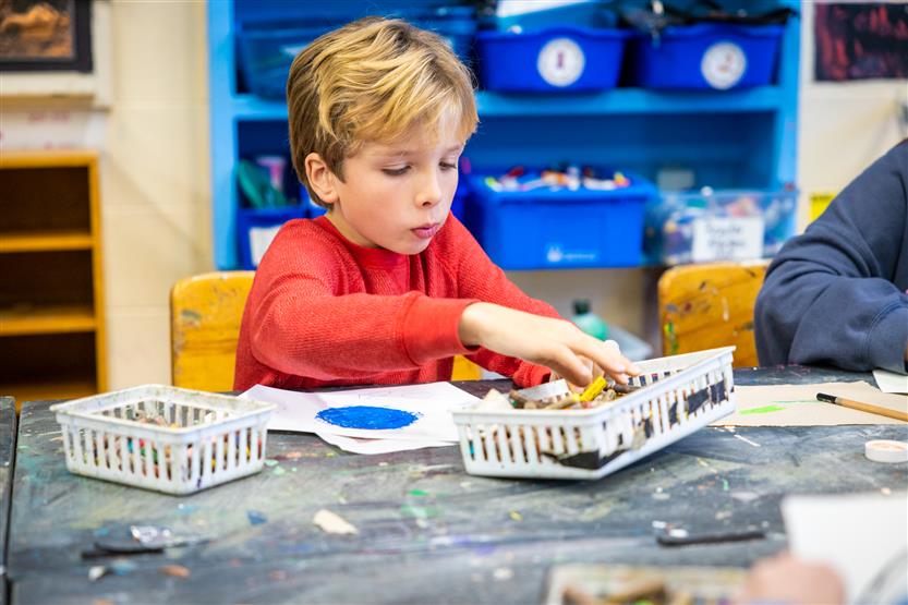 Students in an art class using oil pastels